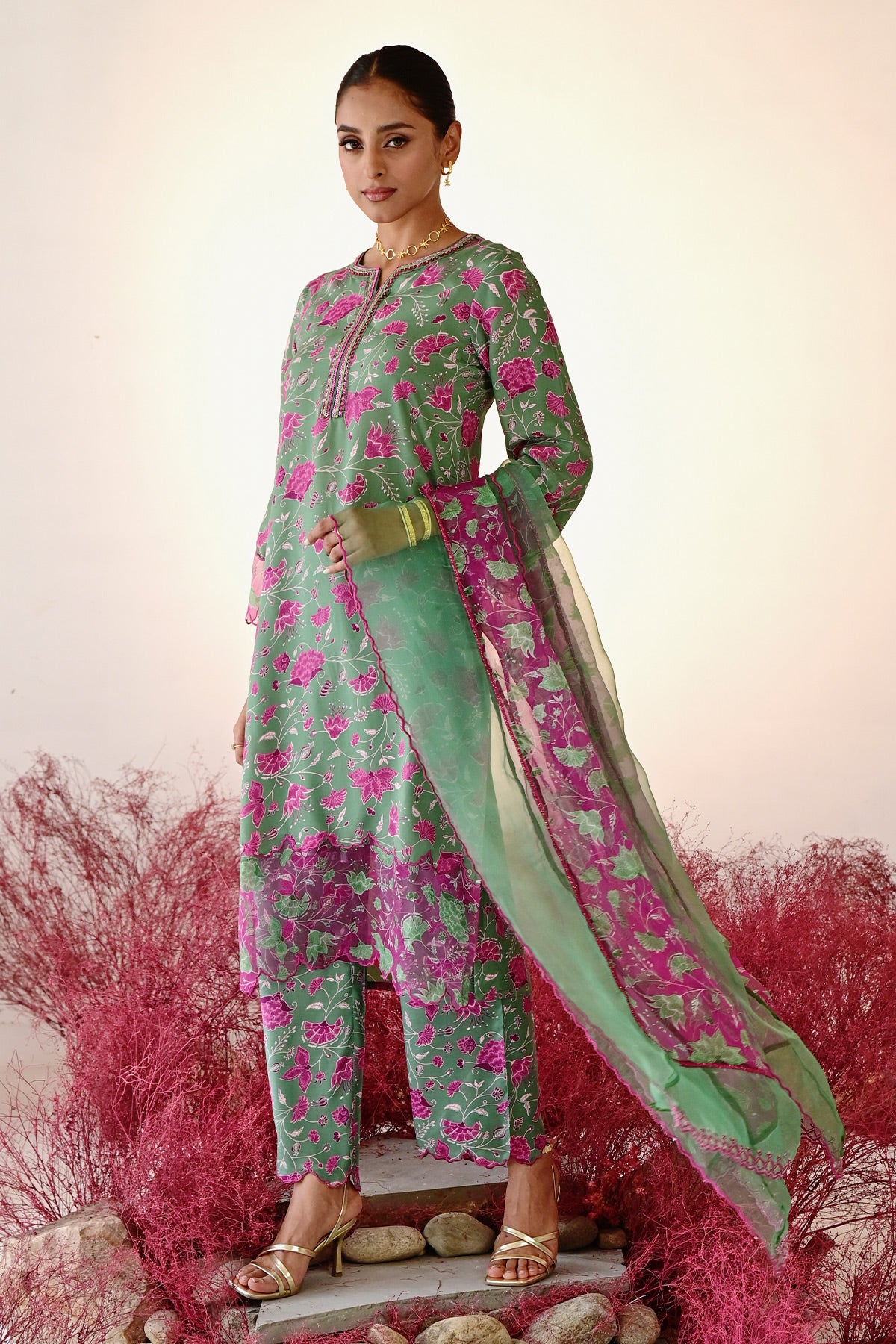 WOMEN'S GREEN AND MAGENTA CREPE & ORGANZA SHABANA STRAIGHT KURT SET