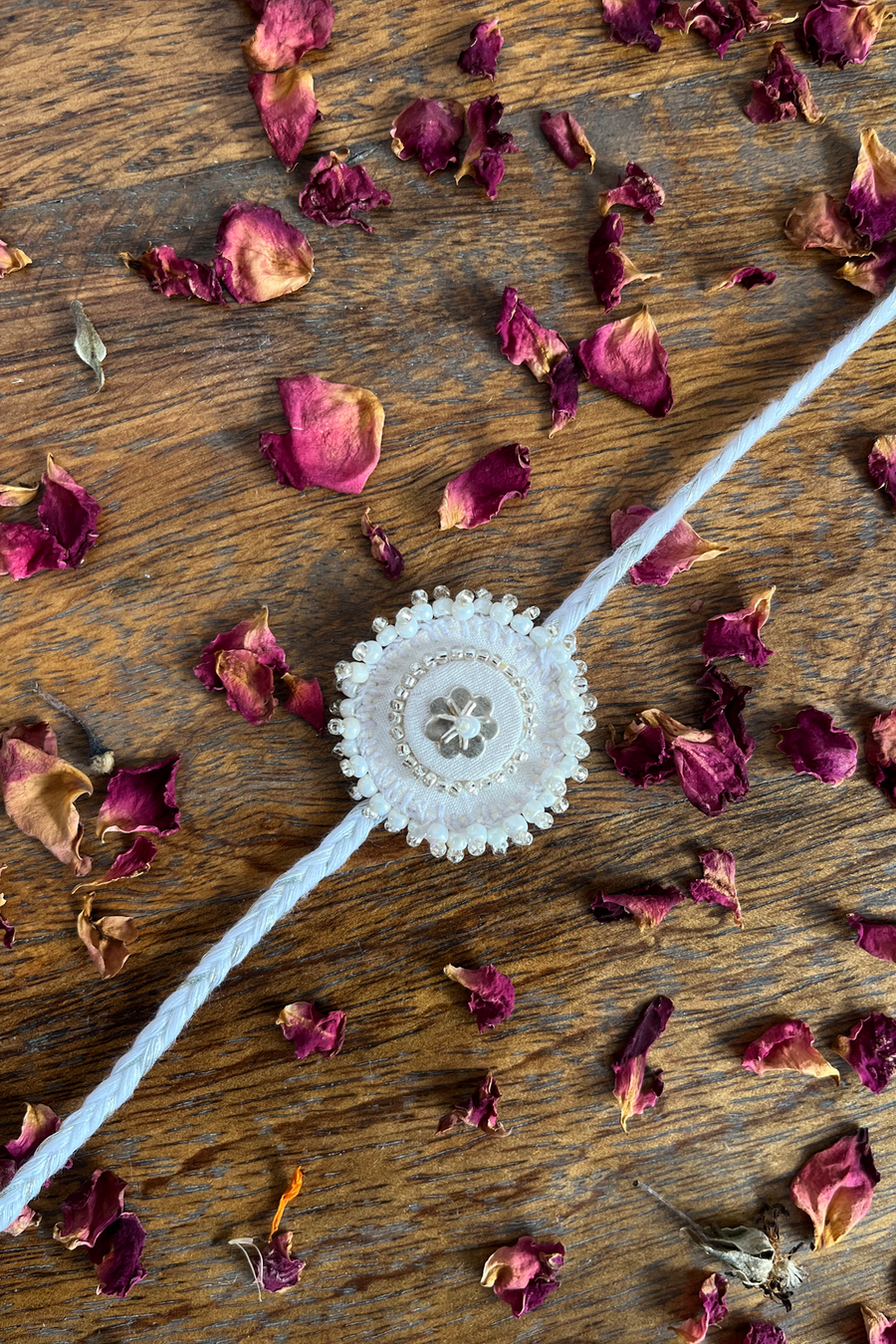 Shwet Rakhi