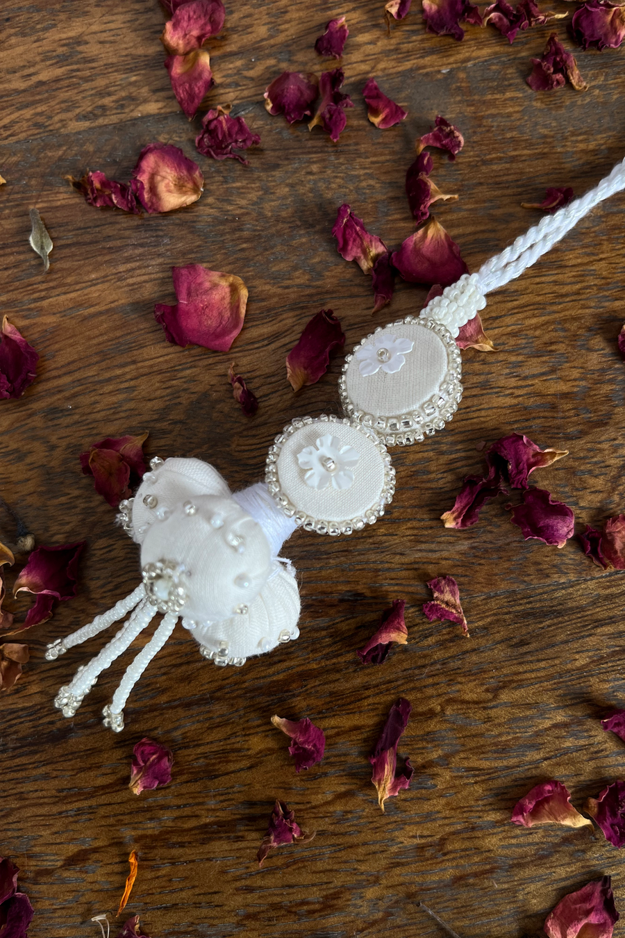 Shwet Rakhi