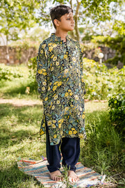 Amias Kurta•
