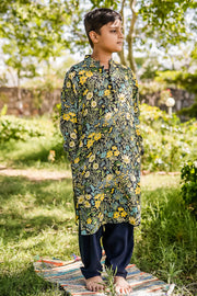 Amias Kurta•