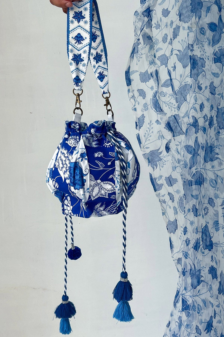Azure Potli - Baise Gaba