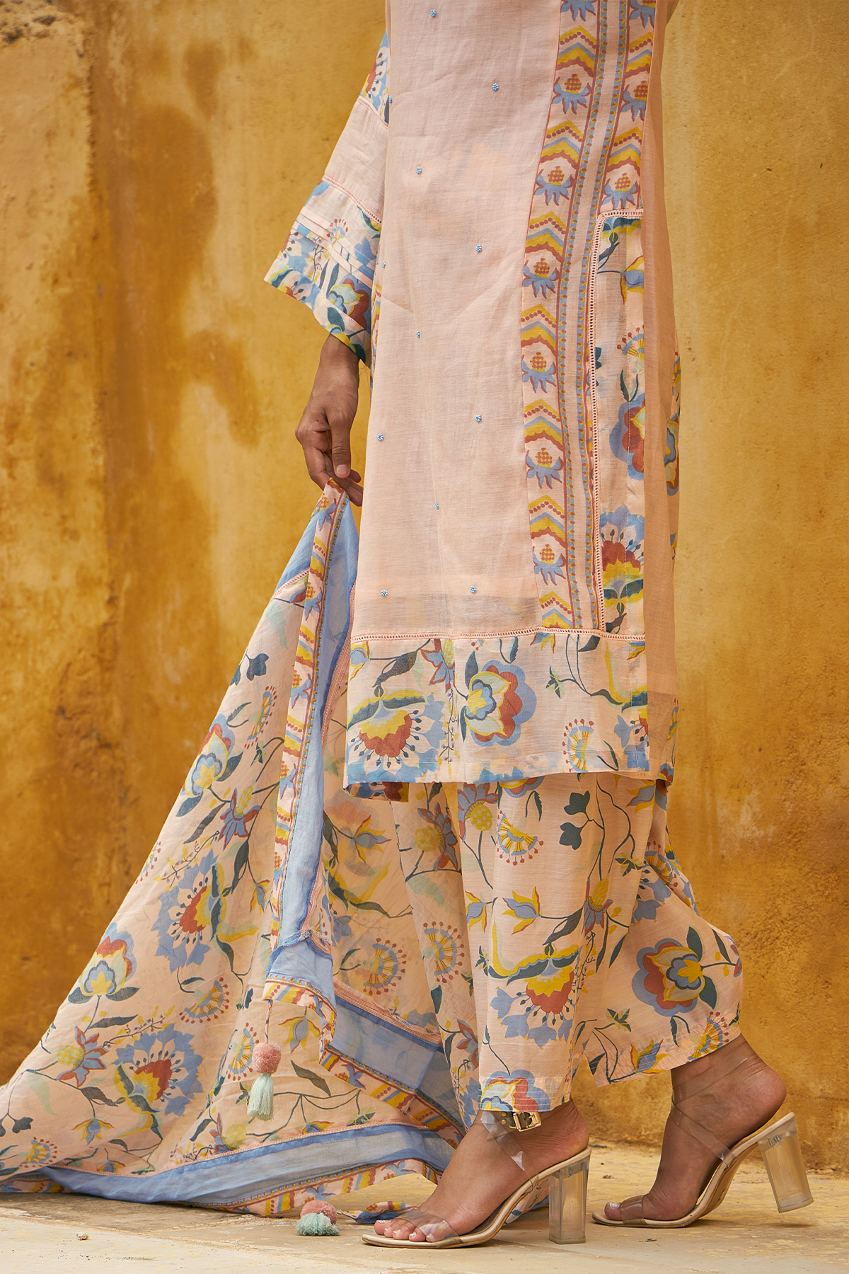 Loopt Dupatta - Baise Gaba