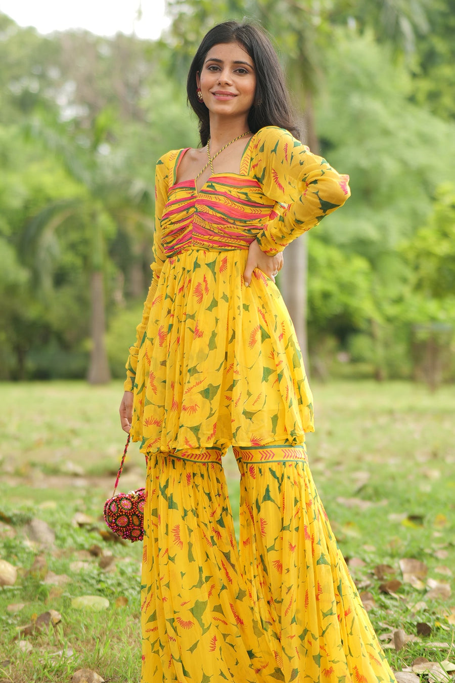 Ayushi in Ora Gharara °