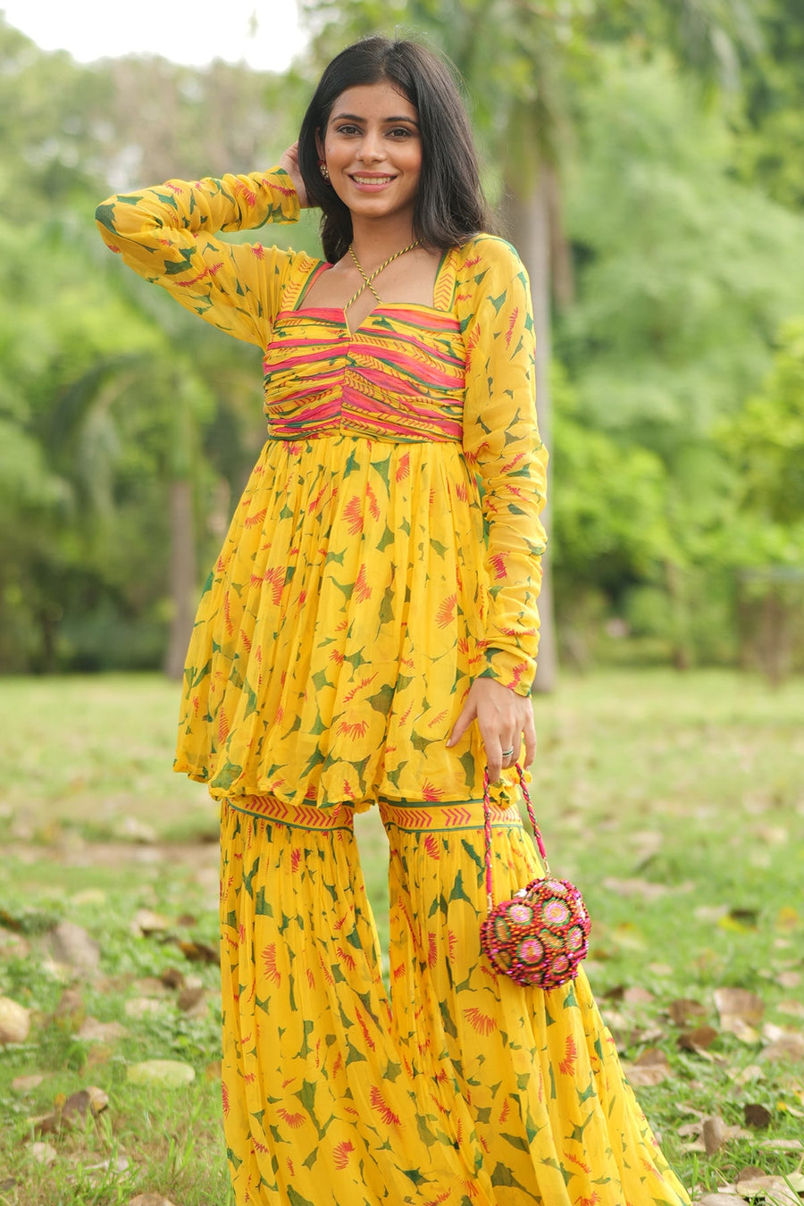 Ayushi in Ora Gharara °
