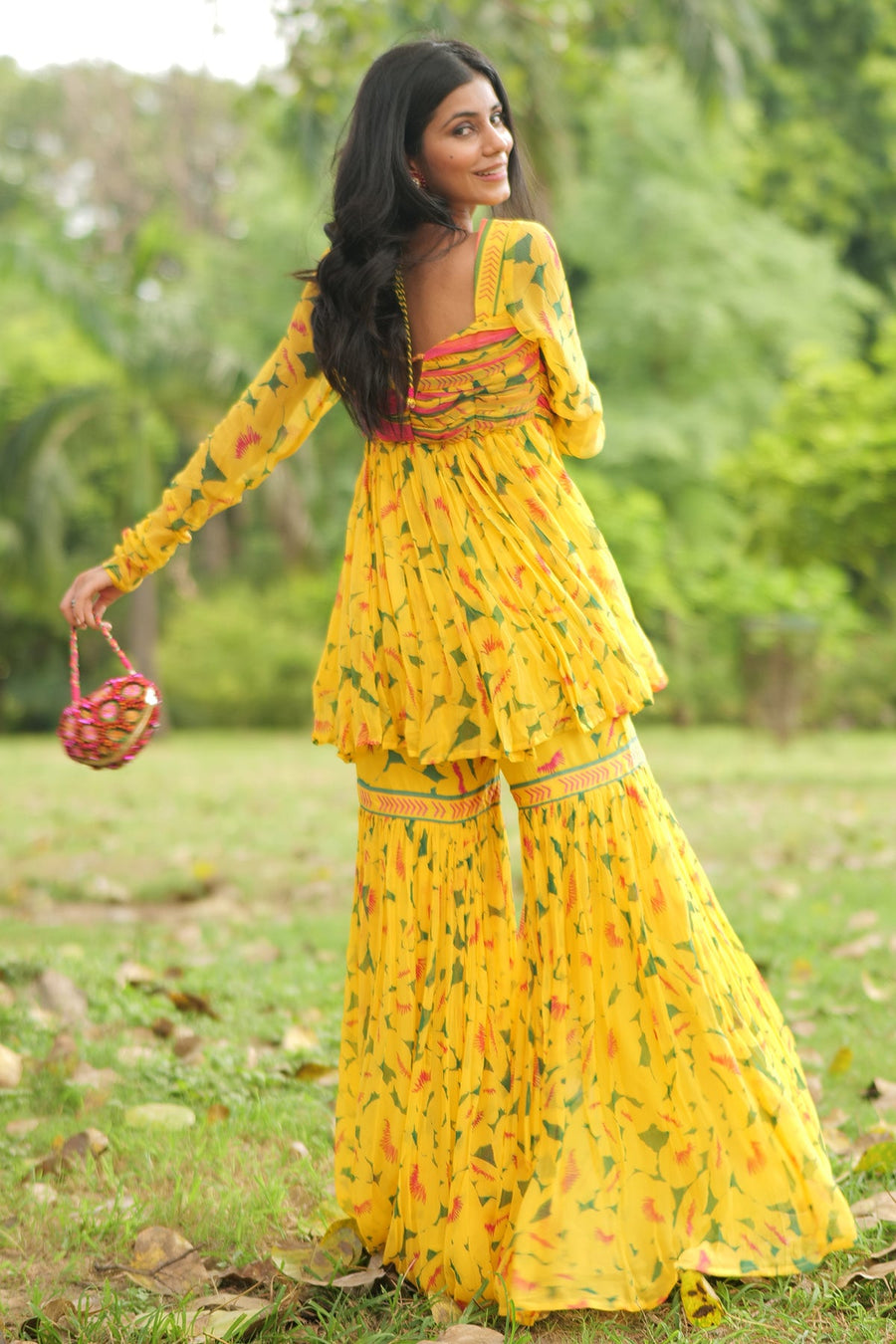 Ayushi in Ora Gharara °