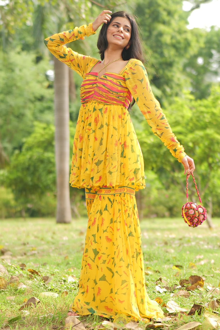 Ayushi in Ora Gharara °