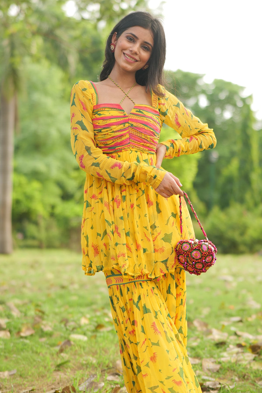 Ayushi in Ora Gharara °