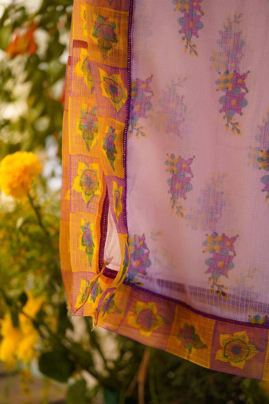 Samt Dupatta - Baise Gaba