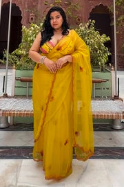 Neelakshi in Chanchal Saree